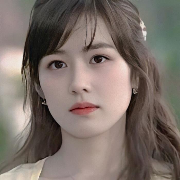 女星之一,1999年全智贤凭借《白色情人节》获得了第35届韩国百想艺术