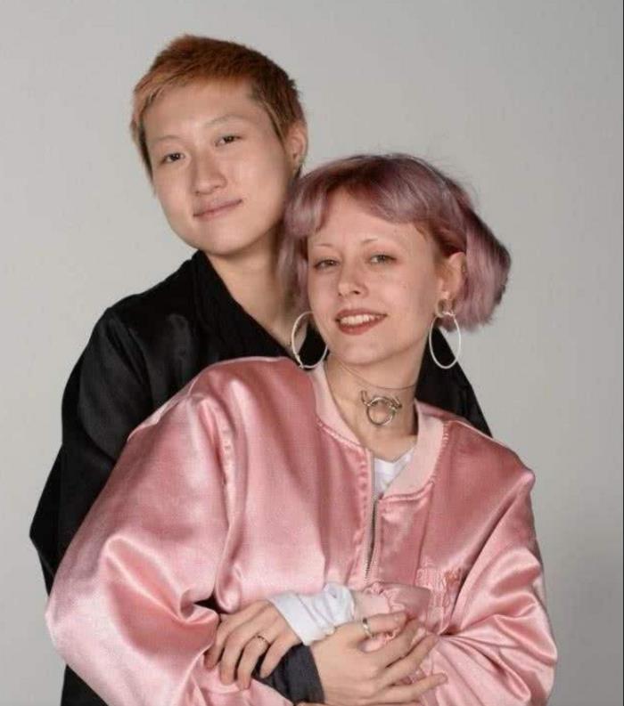 2018年吴卓林带着andi回港,并承认两人已经领证结婚成了合法的夫妻