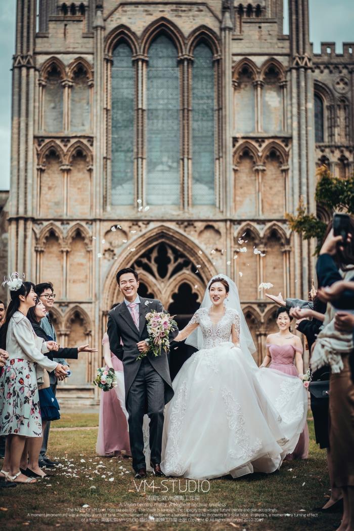 教堂式婚礼英国教堂婚礼是如何做到传统又浪漫的